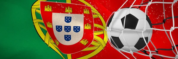 목표에 그물에 축구공 디지털 포르투갈어 국기를 — 스톡 사진