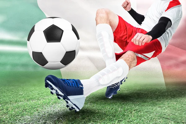 Jogador Futebol Branco Chutando Contra Bandeira Nacional Italiana Gerada Digitalmente — Fotografia de Stock