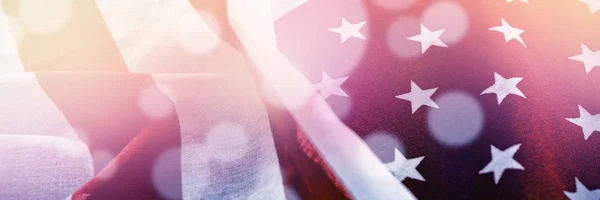 砕いたアメリカ国旗のフルフレームのクローズ アップ — ストック写真