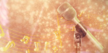 Mikrofon beyaz kar ve yıldız tasarıma karşı Close-up