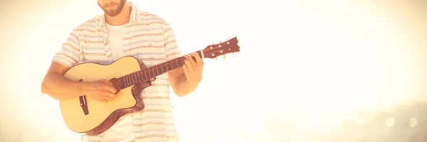 Músico Tocando Guitarra Praia — Fotografia de Stock