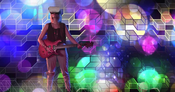 幾何学的なパーティーでギターを弾く音楽家女性のデジタル合成ライト会場雰囲気身に着けている仮想現実 — ストック写真