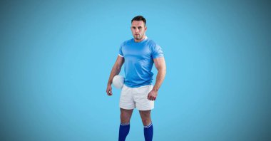 Rugby oyuncusu boş mavi arka plan ile dijital bileşik