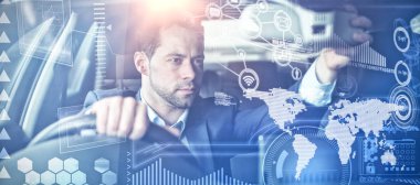 Aynalar ayarlama arabayı kullanan adam karşı teknoloji arabirimi