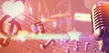 Mikrofon karşı Close-up dijital olarak serin gece hayatı Tasarım Kalpler ve yıldız ile oluşturulan