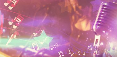 Mikrofon karşı Close-up dijital olarak serin gece hayatı yıldız ile oluşturulan