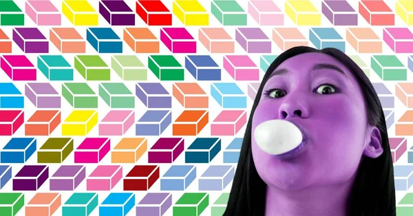Cyfrowy Kompozytowy Fioletowy Kobieta Dmuchanie Bubblegum Cukierki Kolorowy Wzór Geometryczny — Zdjęcie stockowe