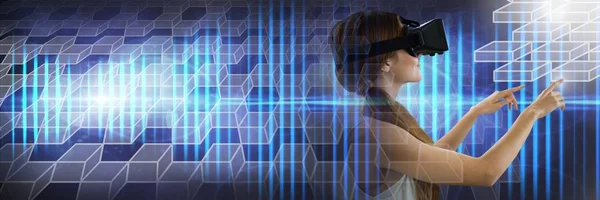 Compuesto Digital Mujer Usando Tableta Con Auriculares Realidad Virtual Con — Foto de Stock