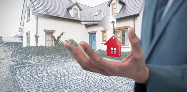 Midsection ev kroki karşı zarif işadamı