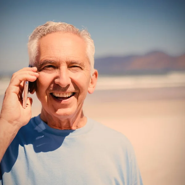 Portrait Senior Man Talking Mobile Phone Beach Sunny Day — Stock Photo, Image