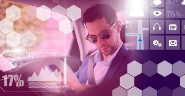 Adam dijital bileşik görüntü arayüzü kafaları sürücüsüz özerk arabada