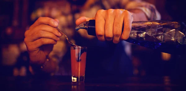 Waiter Pouring Cocktail Drink Shot Glasses Counter Bar — Stock Photo, Image