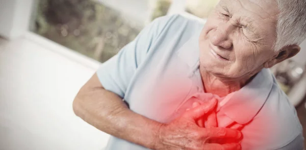 Zvýrazněné Bolest Proti Bolestivé Starší Muž Bolestí Srdci — Stock fotografie