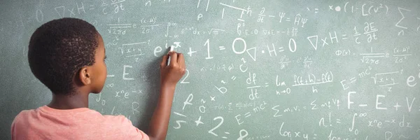 Matemática Contra Menino Escrevendo Com Giz Greenboard Escola — Fotografia de Stock