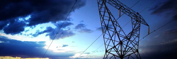 Cloudy Sky Evening Electricity Pylon Silhouette — Stock Photo, Image