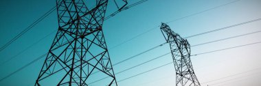 Akşam elektrik pilon siluet