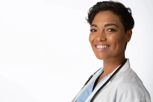 Smiling Female Doctor Wearing Lab Coat White Background — Stock Photo, Image