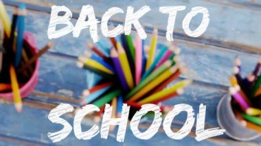 Geri okul metin ve renkli kalemler 4k dijital oluşturulan video