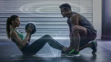 Arabirim 4 k karşı egzersiz kadın yardımcı antrenörü dijital olarak kompozit video