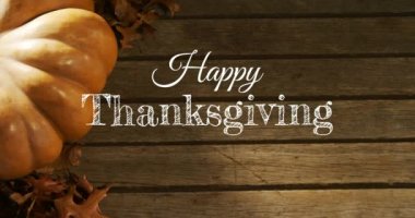 Şükran günün kutlu olsun metnin kabak 4k üzerinde dijital olarak oluşturulan video