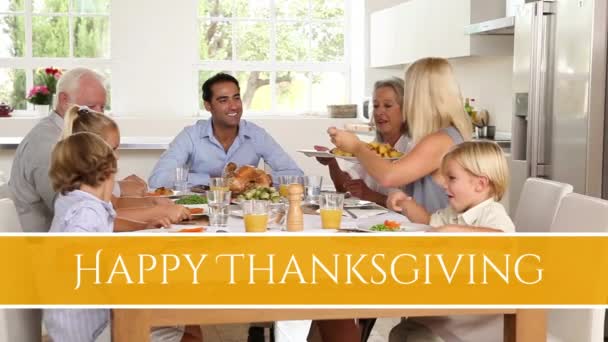 Digitalt Genererade Video Happy Thanksgiving Text Över Familjen Festlig Middag — Stockvideo