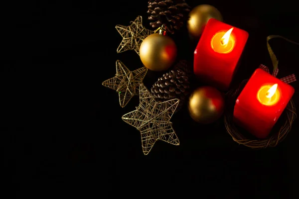 Κόκκινα Χριστούγεννα Κεριά Διακόσμηση Μαύρο Φόντο — Φωτογραφία Αρχείου