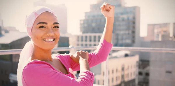 Mujer Fuerte Con Bufanda Mantra Ciudad — Foto de Stock