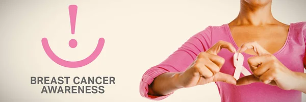 Brustkrebs Bewusstseinsbotschaft Gegen Frau Rosa Hemd Die Mit Ihren Fingern — Stockfoto