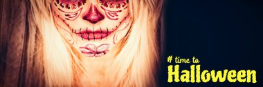 Halloween metin makyaj ile çekici genç kıza karşı zaman dijital görüntü