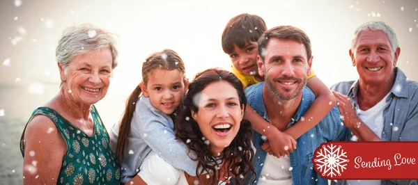 Banner Enviando Amor Contra Familia Feliz Posando Playa —  Fotos de Stock