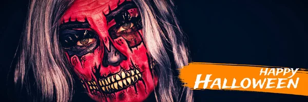 Imagem Digital Texto Halloween Feliz Contra Jovem Atraente Com Maquiagem — Fotografia de Stock