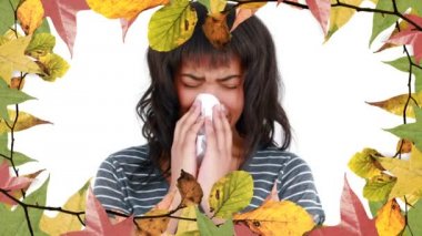 Sonbahar yaprakları ve anti hapşırma acı kadın çerçeve 