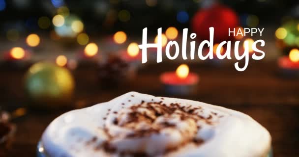 幸せな休日のテキスト クリスマスの装飾 コーヒーのマグカップ の映像をデジタル生成 — ストック動画