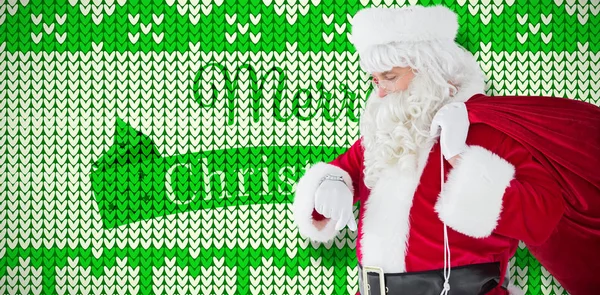 Natal Festivo Santa Claus Verificando Tempo Contra Padrão Branco Verde — Fotografia de Stock