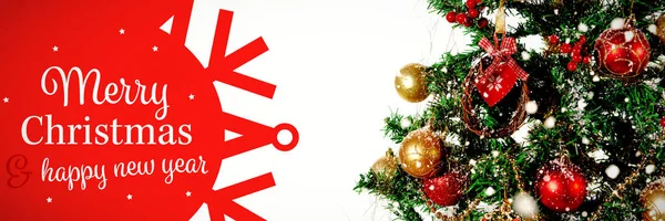 Bílý Červený Pozdravy Karta Proti Součástí Vánočního Stromu Proti Bílým — Stock fotografie