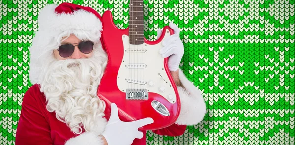 Super Santa Zobrazeno Elektrická Kytara Proti Pletení Vánoční Vločky Pozadí — Stock fotografie