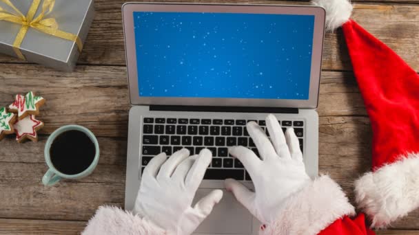 Santa Noel Kızağı Reindeers Ile Dizüstü Bilgisayar Kullanarak Dijital Bileşik — Stok video