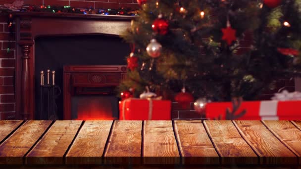 木质前景的数字复合与圣诞树和礼物的圣诞节背景火 — 图库视频影像