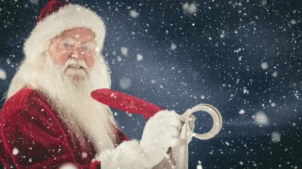 Цифровий Композит Санта Клауса Пише Папері Пір Поєднанні Падаючим Снігом — стокове відео