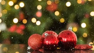 Yükseliyor kar ve Noel baubles dekorasyon dijital bileşik