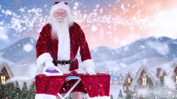 圣诞老人条款的数字复合熨烫他的裤子结合下雪 — 图库视频影像