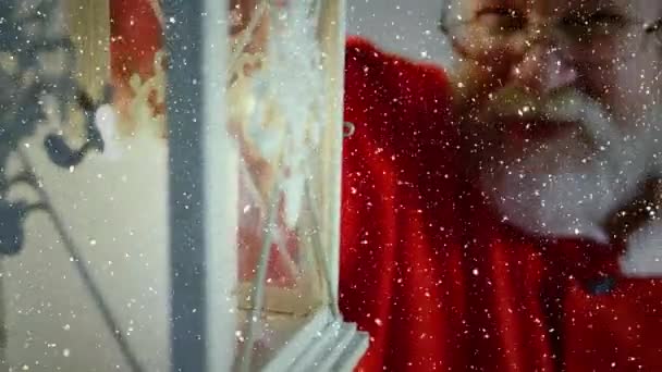 Composición Vídeo Con Nieve Cayendo Sobre Linterna Celebración Santa — Vídeo de stock
