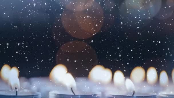 Цифровий Композит Свічок Поєднанні Падаючим Снігом — стокове відео