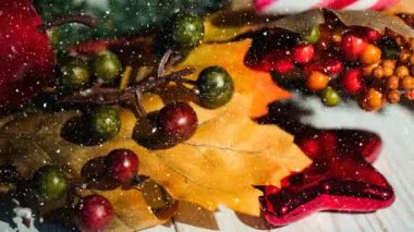 Yükseliyor kar Noel süslemeleri ile dijital bileşik