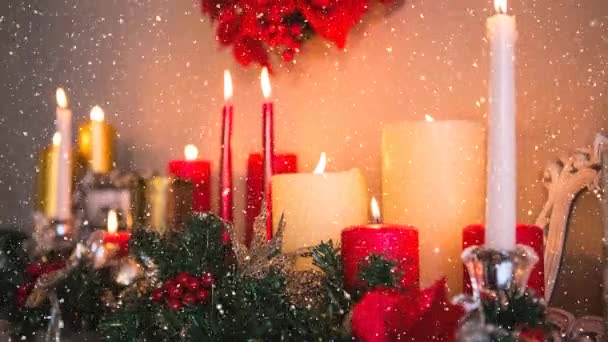 Compuesto Digital Nieve Cayendo Con Velas Navidad — Vídeos de Stock