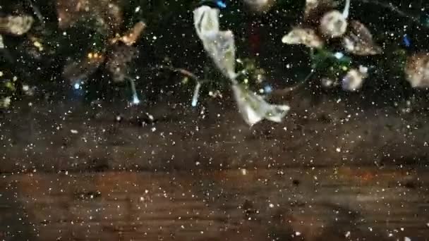 Video Kompozice Sněhu Nad Stolem Vánoční Dekorace — Stock video