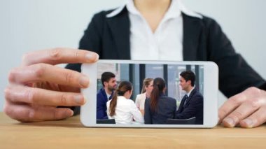 Telefonunuzun ve iş toplantıları ile kadının dijital bileşik