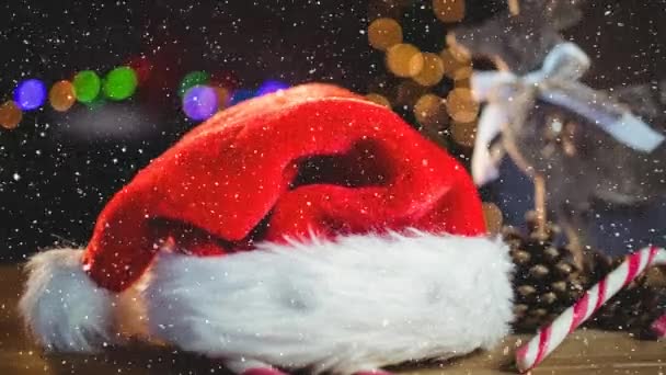 Yükseliyor Kar Noel Şapka Süslemeleri Ile Dijital Bileşik — Stok video