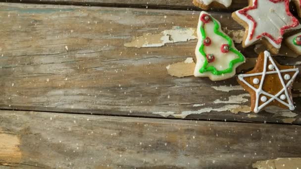 Compuesto Digital Nieve Cayendo Con Galletas Navidad — Vídeos de Stock