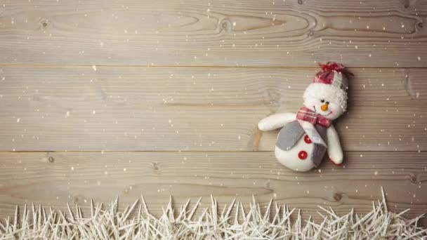 Digitaler Verbund Aus Fallendem Schnee Mit Weihnachtlicher Schneemanndekoration — Stockvideo